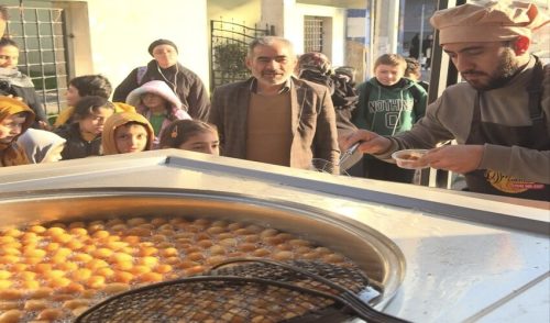 Cami Çıkışı Lokma Dağıtımı