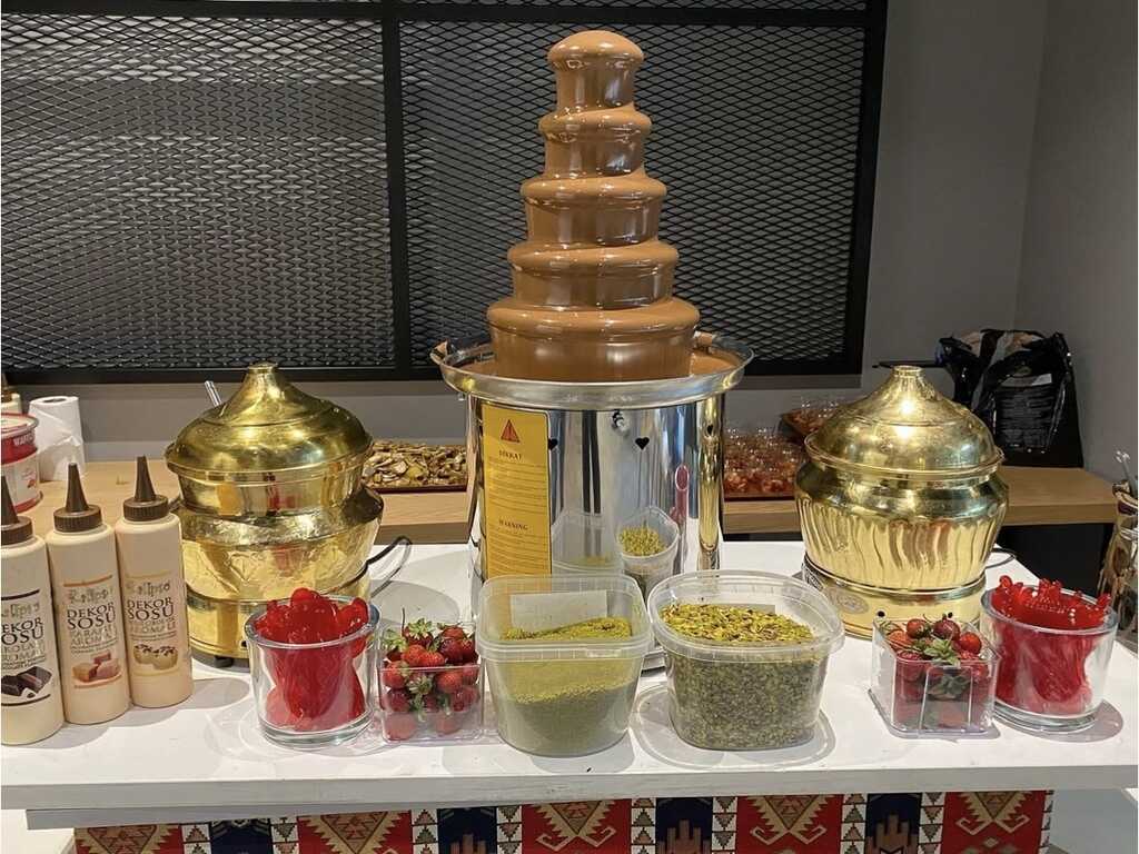 Kiralık Çikolata Şelalesi